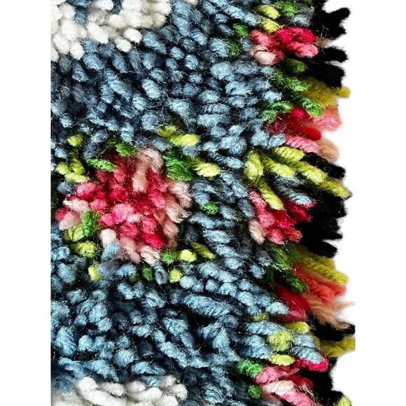 Handmade Latch Hook Rug "Bless This House" Floral Cross 21x27.75 Completed - Picture 9 of 9